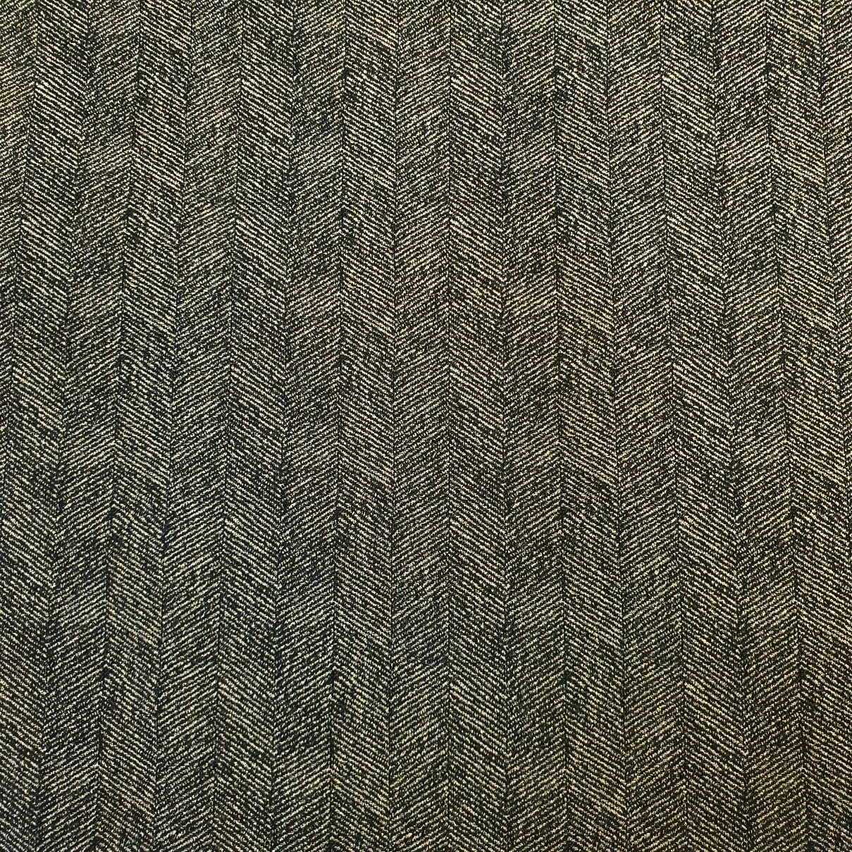 Musta ja kuldse brokaatniidiga, kalasabamustriline žakaarkostüümiriie, laius 150cm.