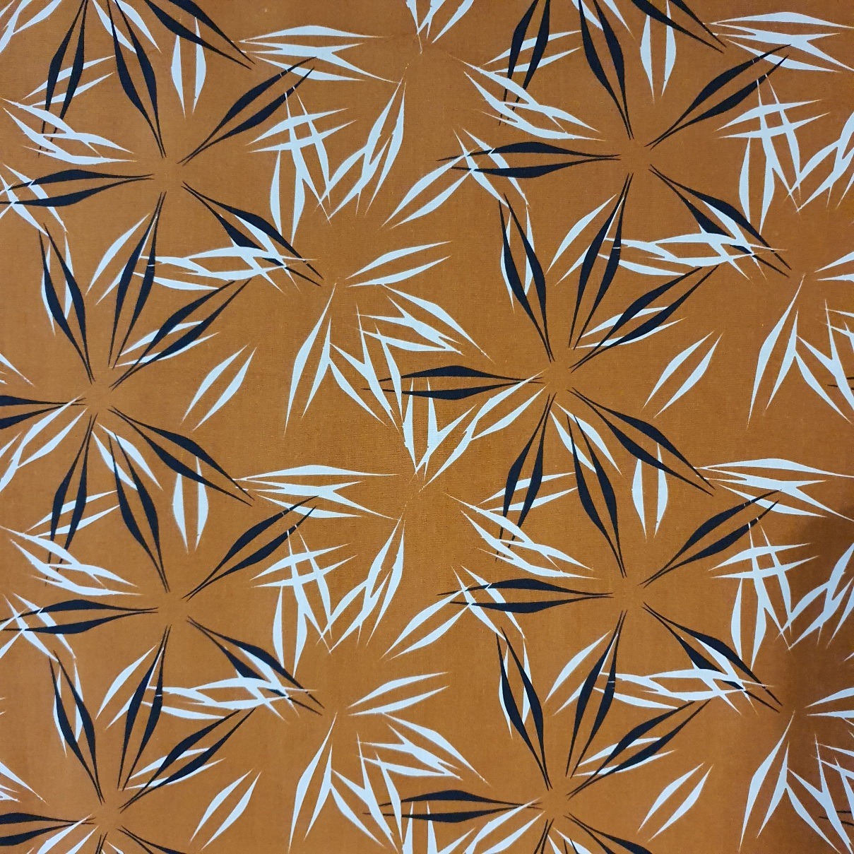 Linane kleidiriie, terrakotal lillemuster, laius 135cm.