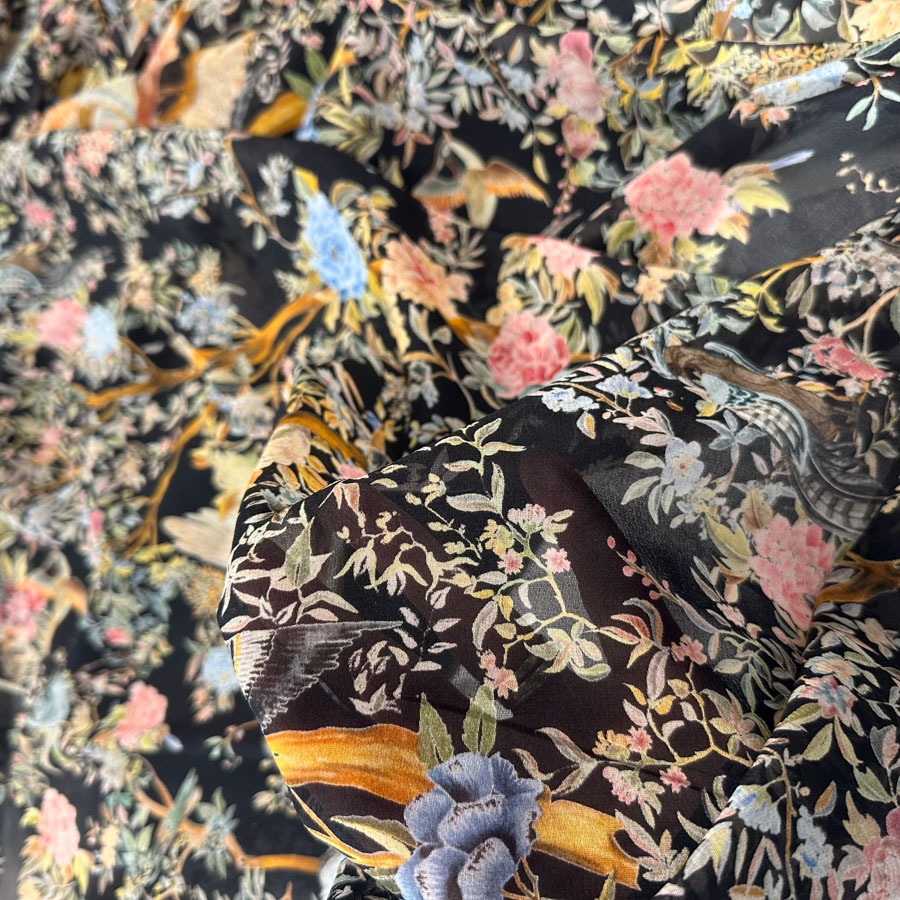 Siid šifoon, stretch, mustal linnud ja lilled, laius 134 cm