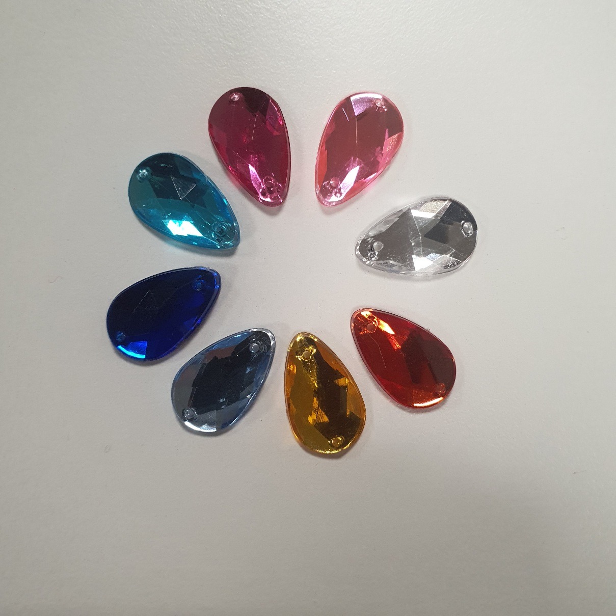 Kivikesed värvilised, plastik 11x18mm, tilgakujulised/8tooni/