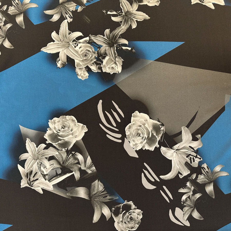 Siid stretch,  sinised-mustad-hallid lilled, laius 140 cm