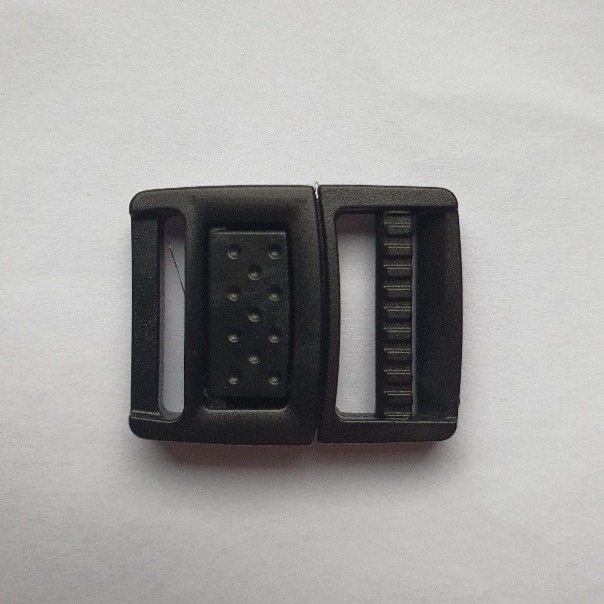 Pistlukk must plastik 20mm rihmale/must, (25mm x 30mm)