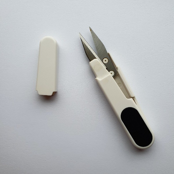 Pihukäärid e. niidinaksud, valge