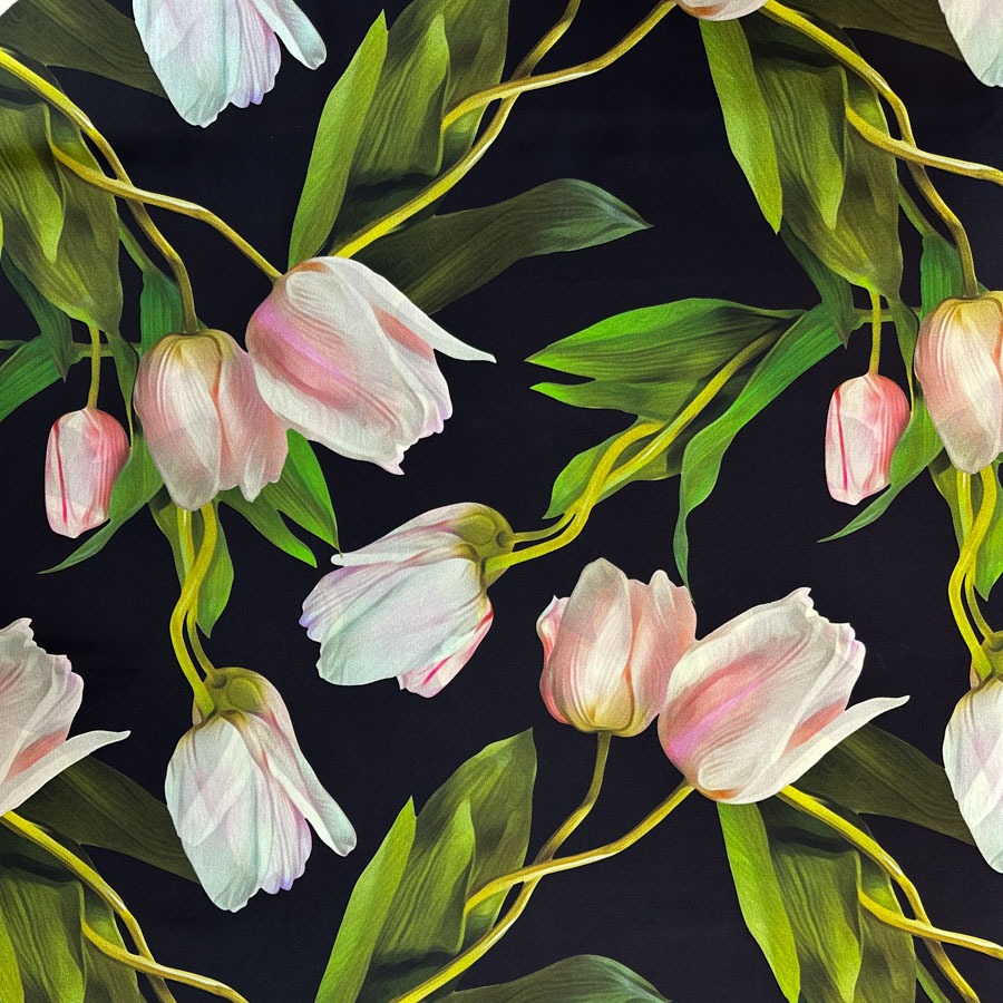 Siidkrepp kleidiriie, mustal tulbimuster, laius 136 cm