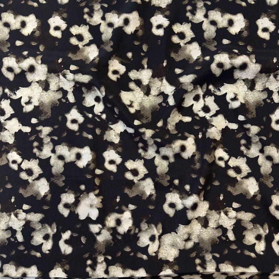 Siid stretch, mustal hajutatud kreemikas lill, laius 136cm