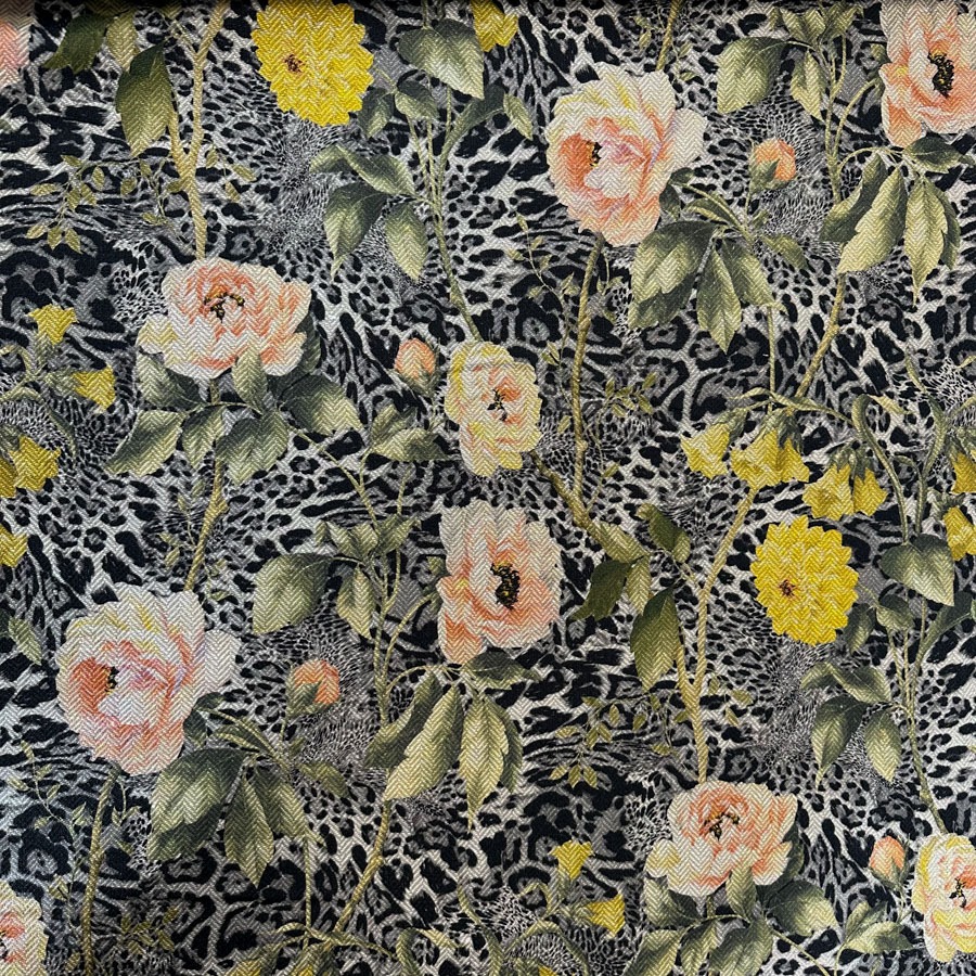 Puuvilltviid, musta leopardi- ja lillemustriga, laius 138 cm