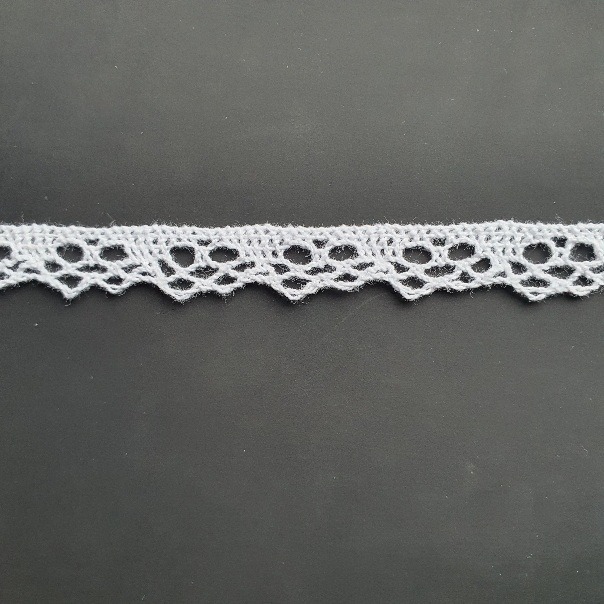 Äärepits valge, laius 1,2cm.