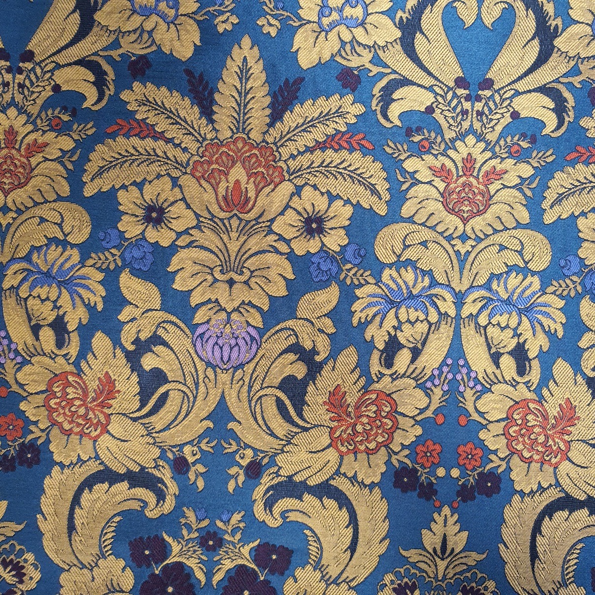 Zakaarkoeline kostüümiriie, mererohelisel põhjal muster, laius 153cm.