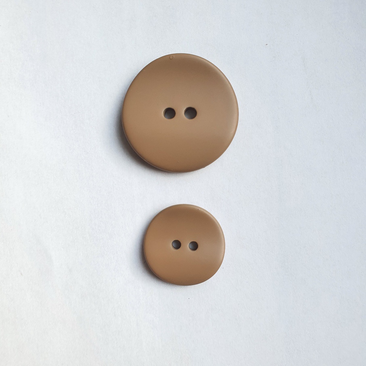 Nööp laineline, beež/2-s suuruses/