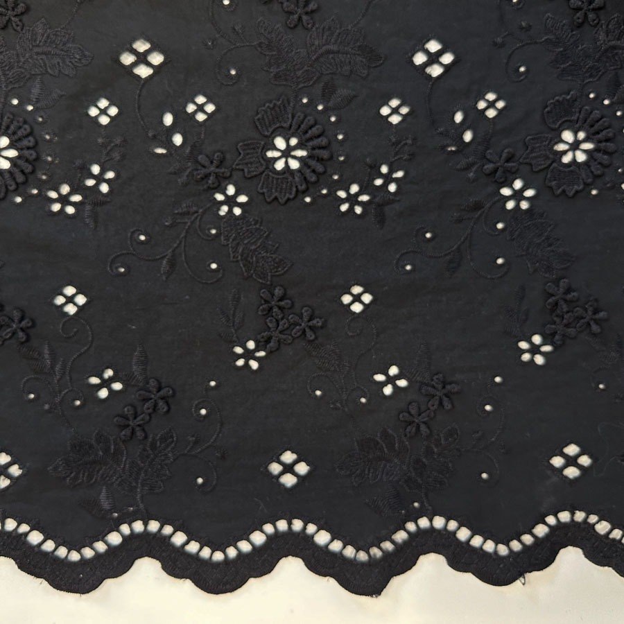 Broderii 3D lilltikandiga, must, laius 128cm