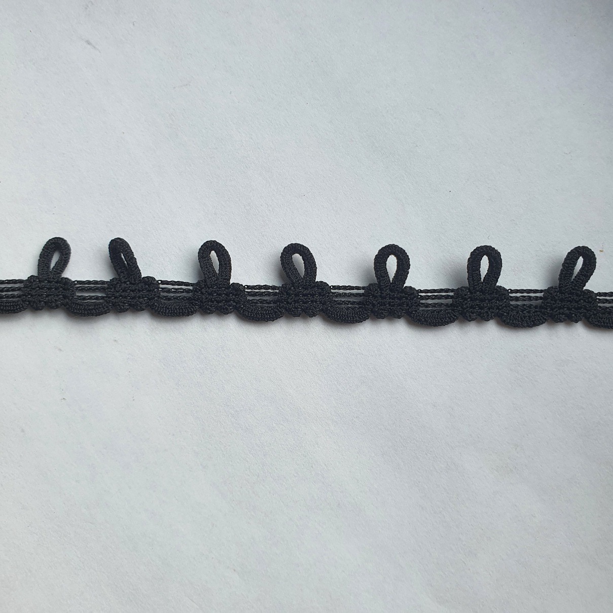 Pael must, elastsete aasadega, kogulaius 16mm, aasa suurus 6-15mm;