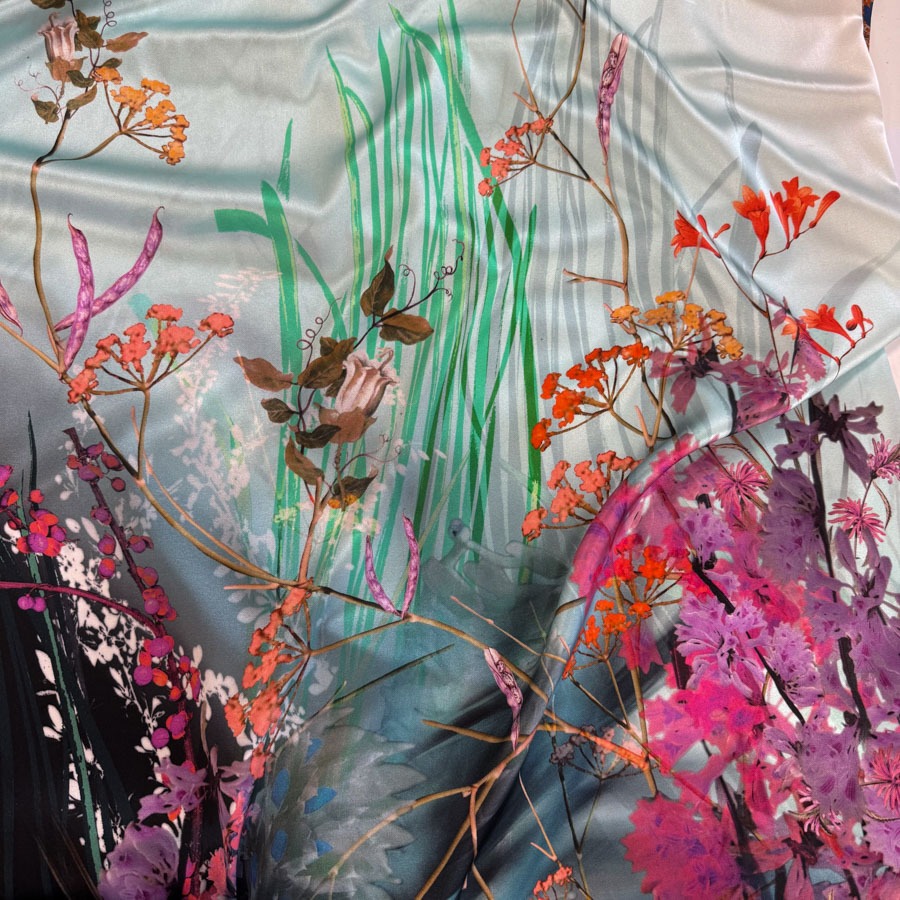 Siidsatiin roosa lillemustriga, kupong L136cm x K140cm