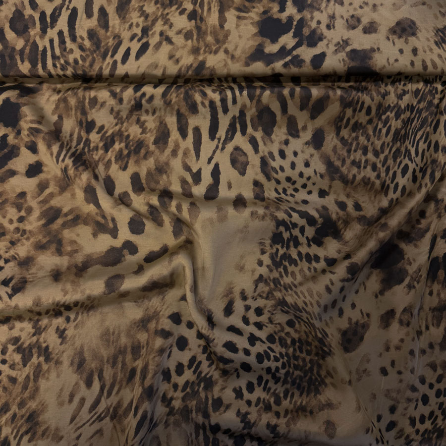 Viskooskangas, pruunil loomamuster, laius 148 cm