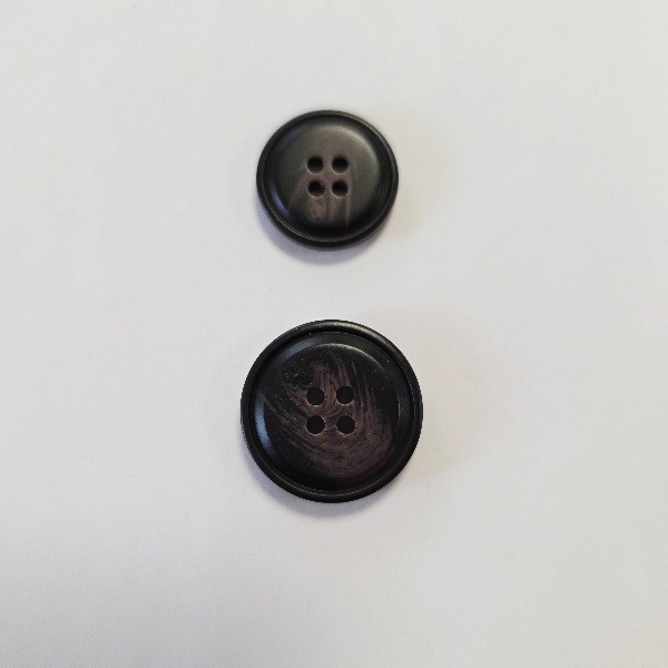 Nööp 4 auguga, pruun /2-s suuruses/