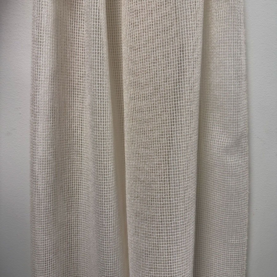 Päevalkardina kangas võrkja koega, v. 1130, kreemikas, kõrgus 300cm.