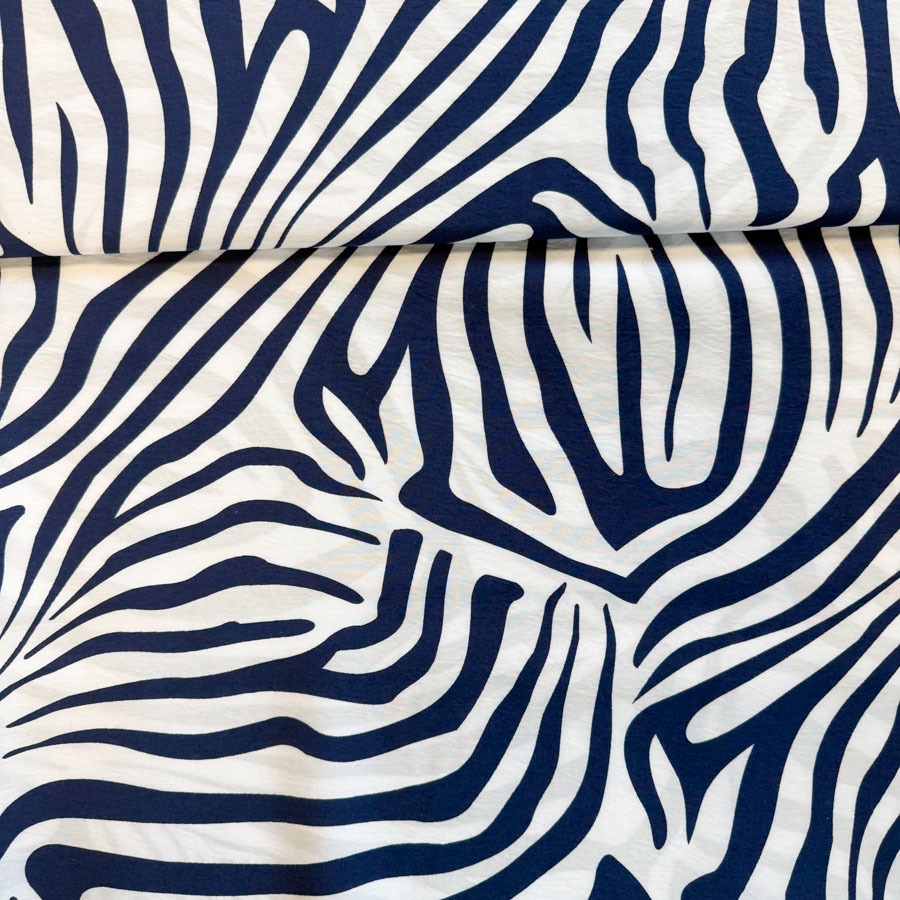 Viskoosisegu kangas abstraktse mustriga, tumesinine-valge, laius