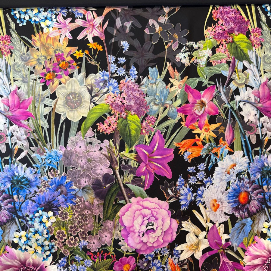 Siid stretch, mustal kirju lilleporte, kupong 140x136cm