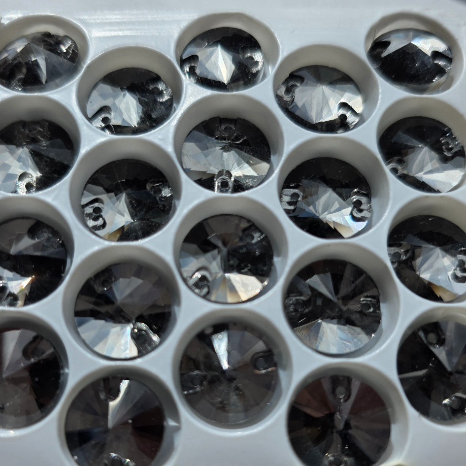 Klaaskristall tahuline, õmmeldav, ümar, 14mm, hall;