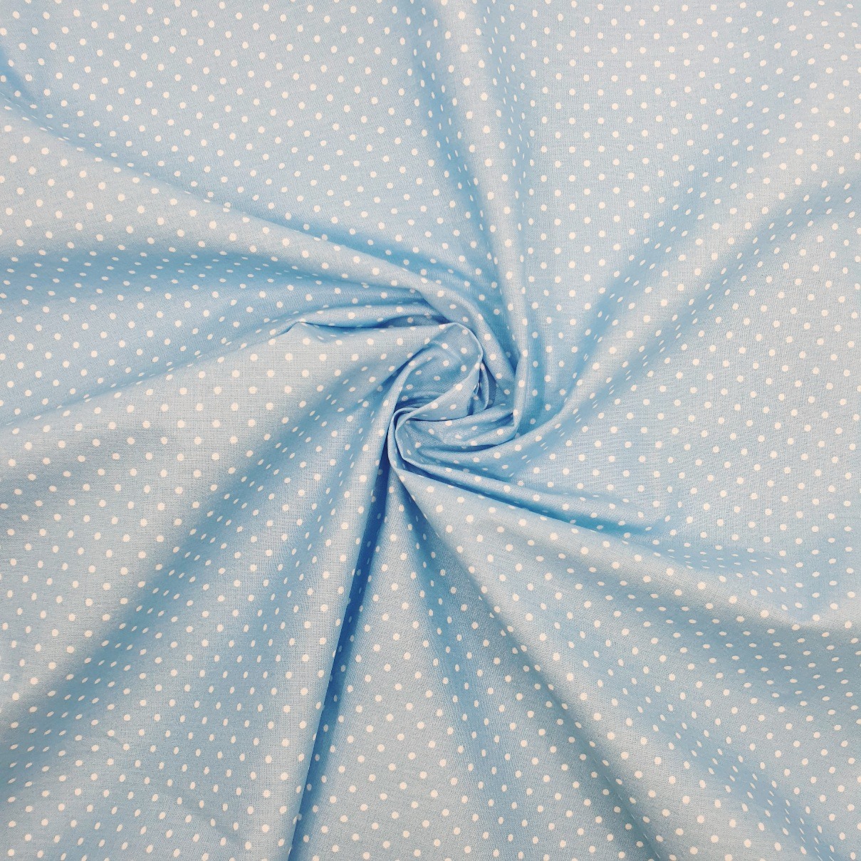 Voodipesukangas, helesinisel valged täpid, laius 240cm