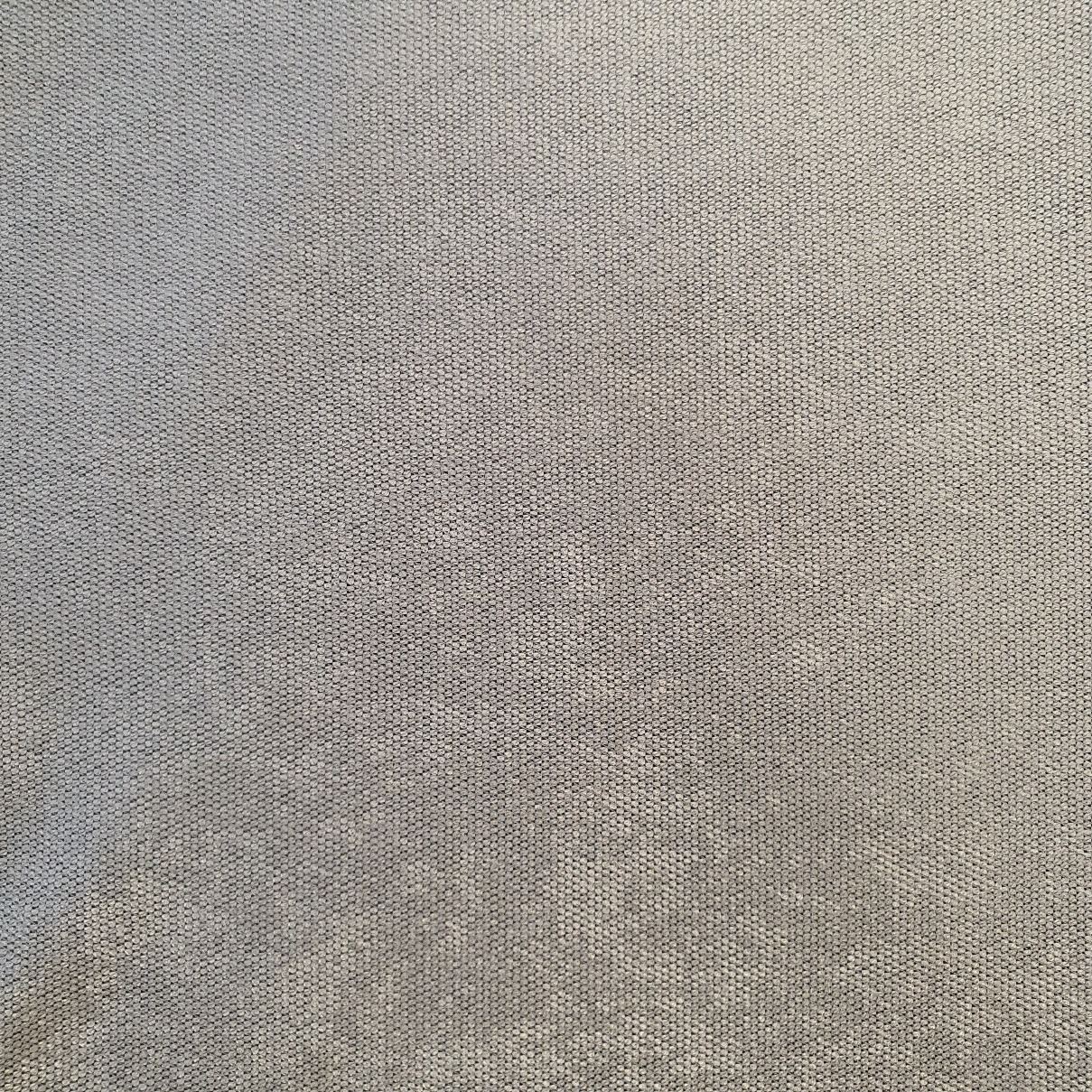 Külgkardinakangas helehall, sametjas, kärjekoelise struktuuriga K.Petek, col. 5, laius 305cm