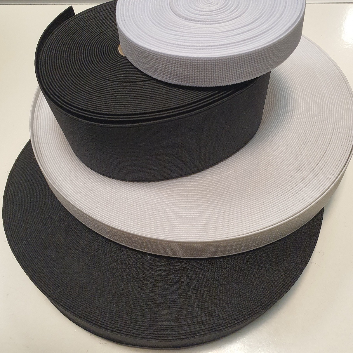 Kummipael pehmem, (must ja valge) /