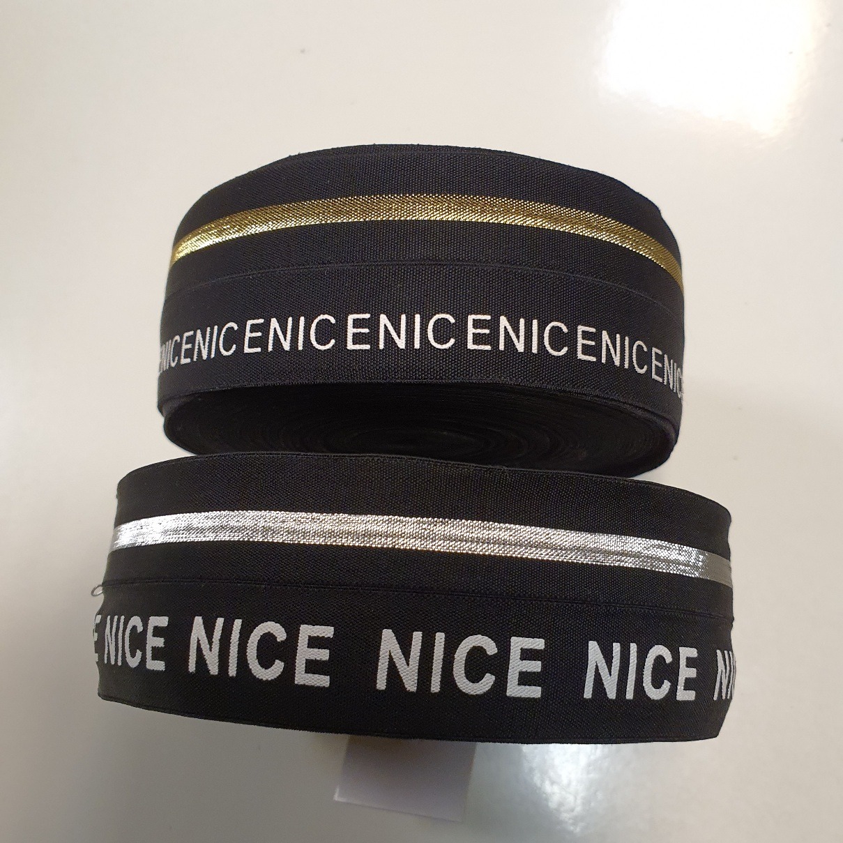 Veniv kandipael lürekstriibu ja kirjaga, laius 40mm, 