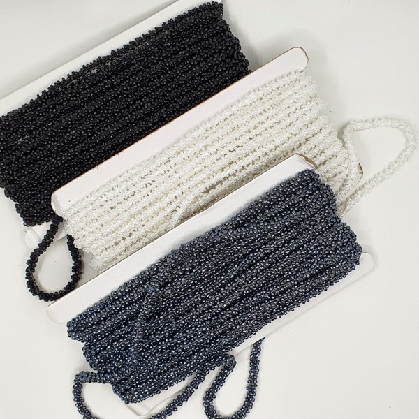 Väikestest klaaspärlitest ümar ilupael