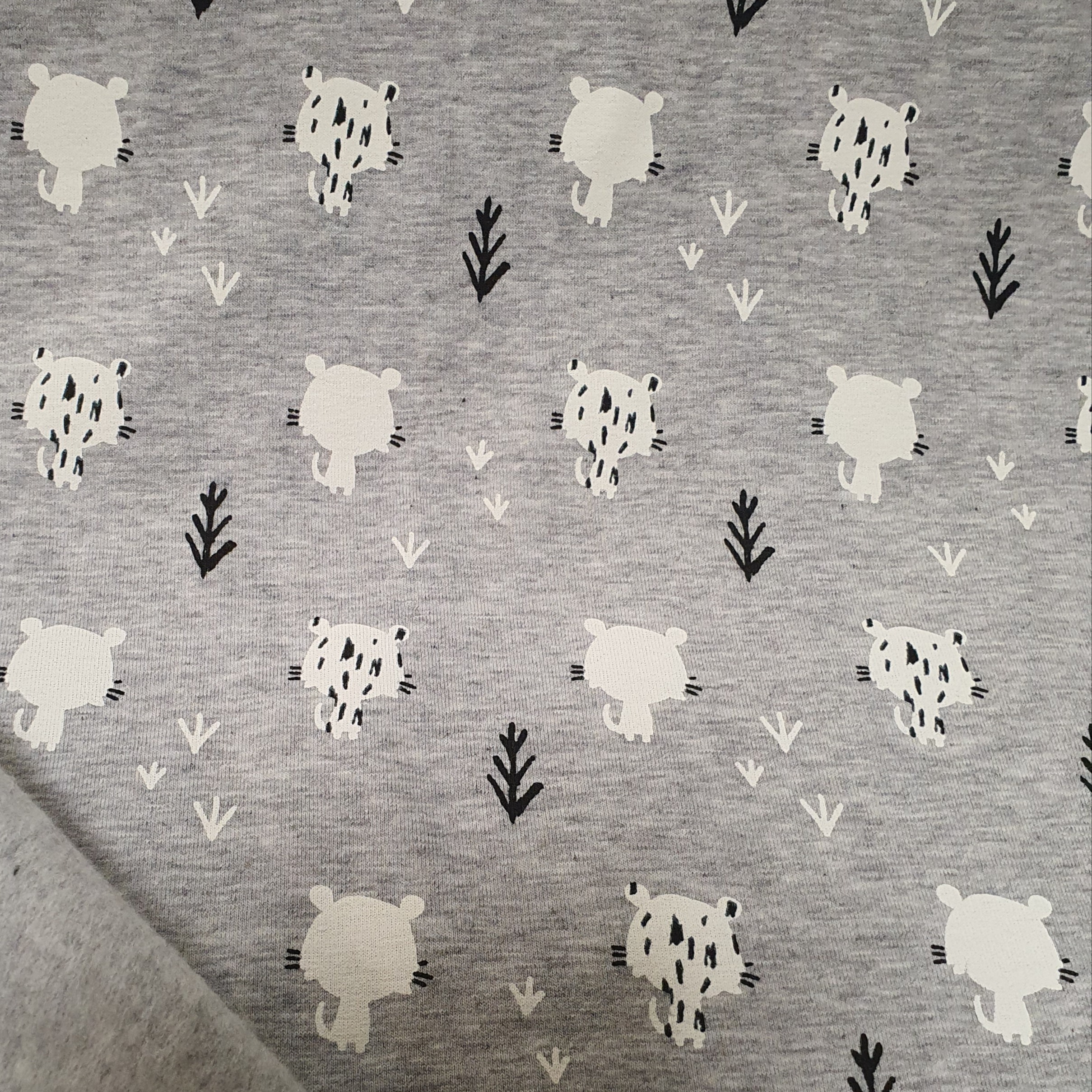 Dressitrikotaaž TIIGRID, karvastatud põhjal, 230g/m2, oeko-tex 