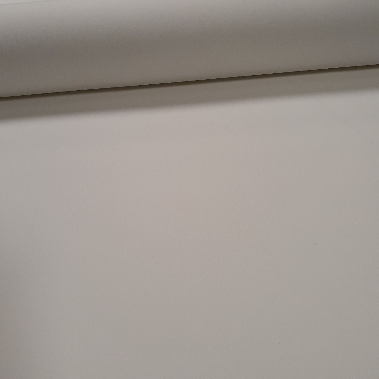 Kahekihiline kreemikasvalge, vormi hoidev kostüümiriie, (neopreeni moodi)