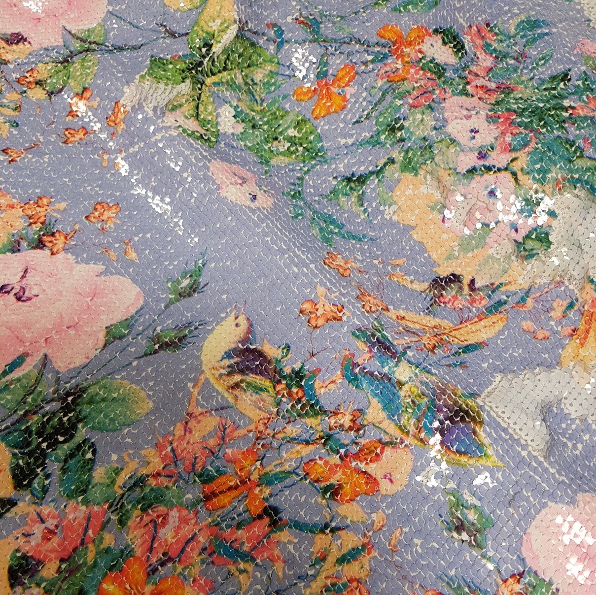 Litterkangas, helelillal lillemuster, laius 128cm.