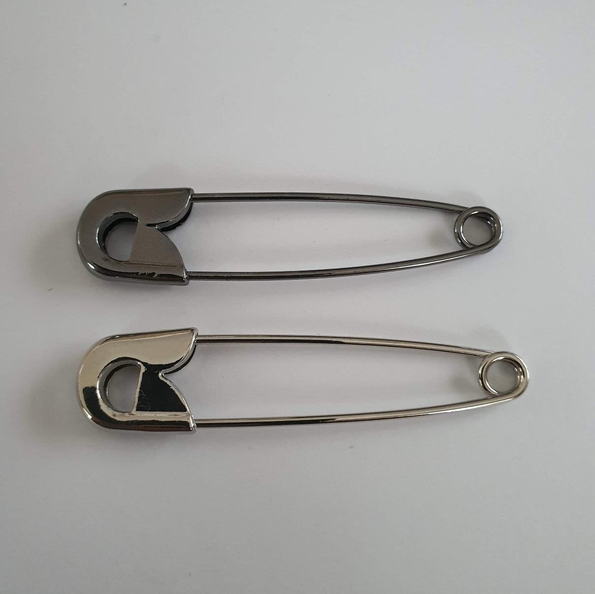 Haaknõel-kinnis peaga, T-31, 7,5cm,(tume ja hele metall), -